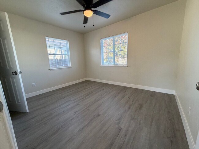 Building Photo - SAC T 2569