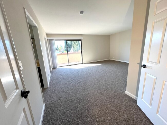 Building Photo - 788 Salt Lake Dr