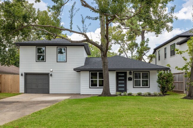 Building Photo - 7414 Janak Dr