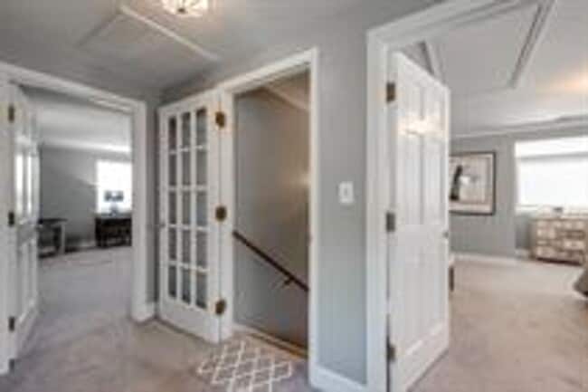 Building Photo - Beautiful Brick Home In A Desirable Location