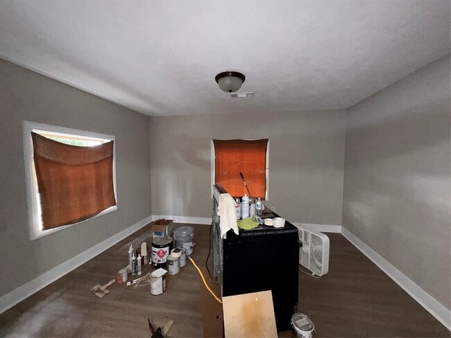 Building Photo - 906 Llano St