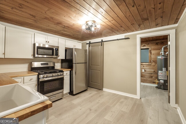 Building Photo - 1121 Prospect Rd