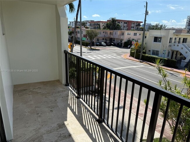 Building Photo - 7915 Harding Ave