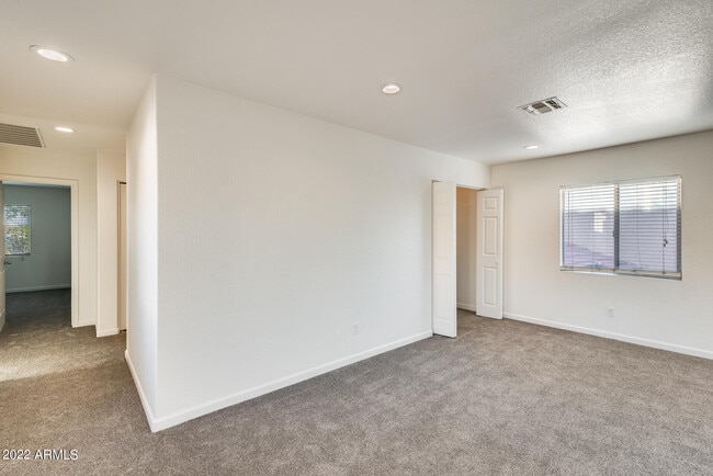 Building Photo - 8337 W Hughes Dr