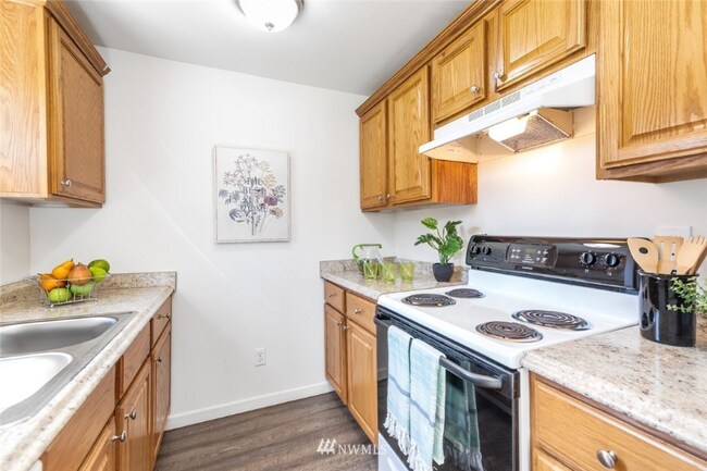 Building Photo - 1744 N Rainier Ave