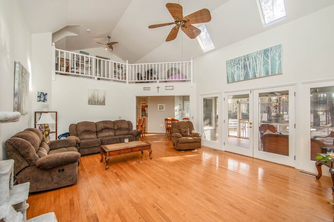 Building Photo - 28900 Deercroft Dr