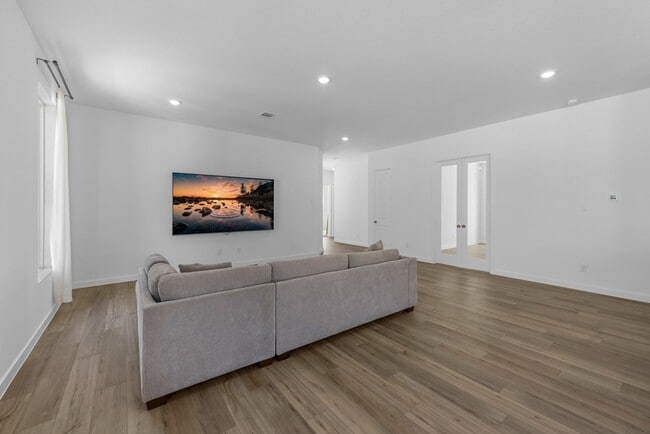 Building Photo - 2323 Hazel Berry St