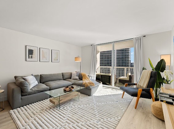 Building Photo - 1200 Brickell Bay Dr