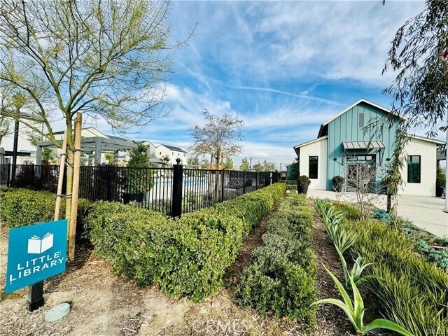 Building Photo - 2615 E Date Palm Paseo
