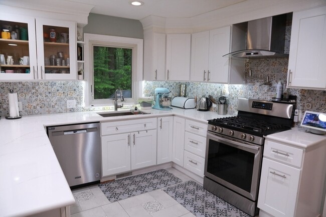 Building Photo - 45 Winterberry Way