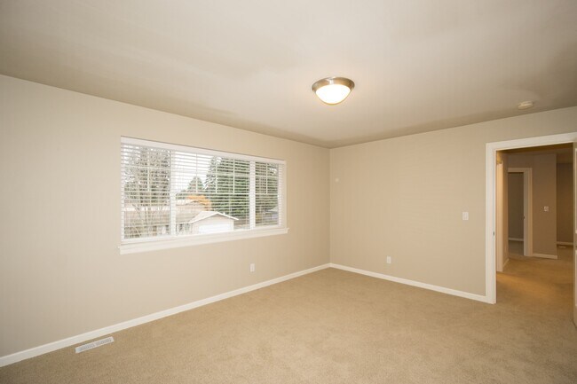 Building Photo - 102 Hoquiam Ave NE