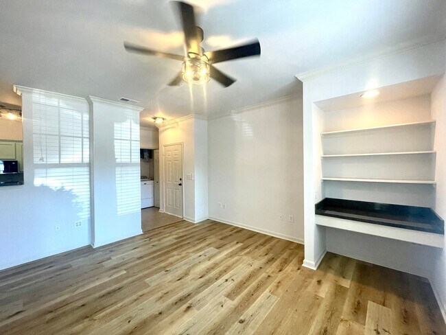 Building Photo - 1 Bedroom, 1 Bath Condo in The Concord West of the Ashley!