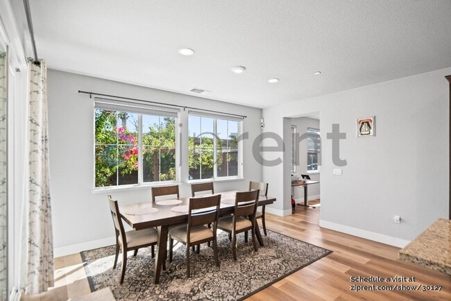 Building Photo - Unit