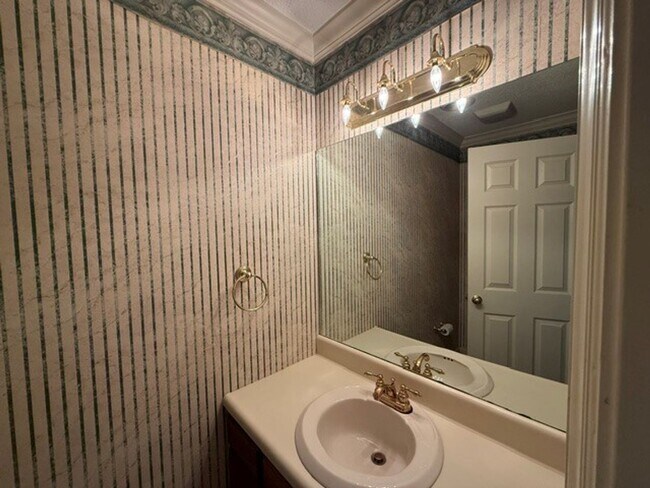 Building Photo - 720 Landing Ln