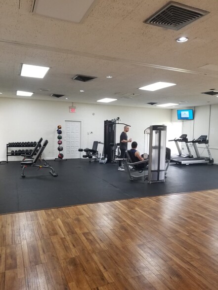 Use of Country Club Sm Fitness rm. - 810-3 Continental Dr