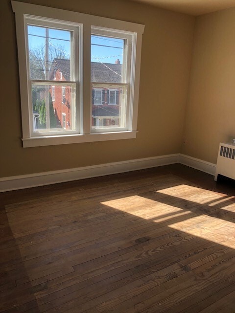 Building Photo - 1359 W Main St