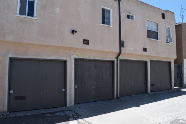 Building Photo - 552 W 22nd St