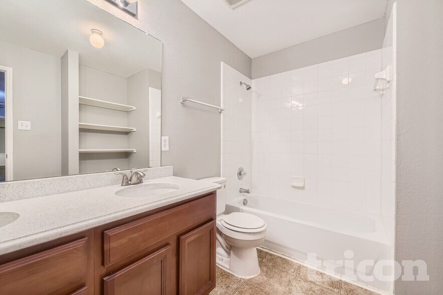 Building Photo - 220 Flatwood Dr