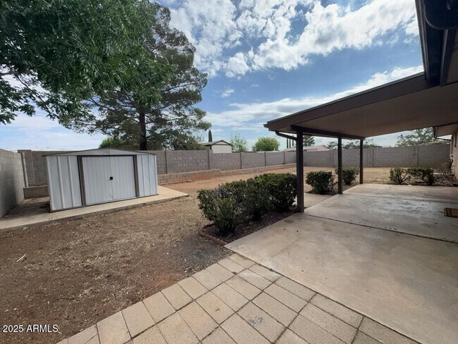 Building Photo - 3733 Sparrow Dr