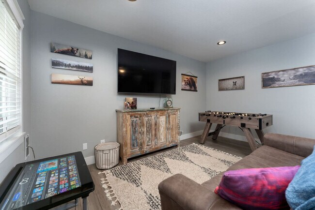 Building Photo - 49 Valley Dr