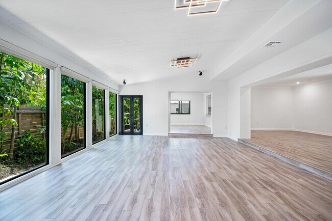 Building Photo - 7810 Beach View Dr