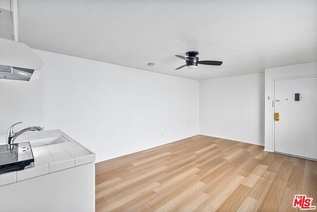 Building Photo - 122 Buccaneer St