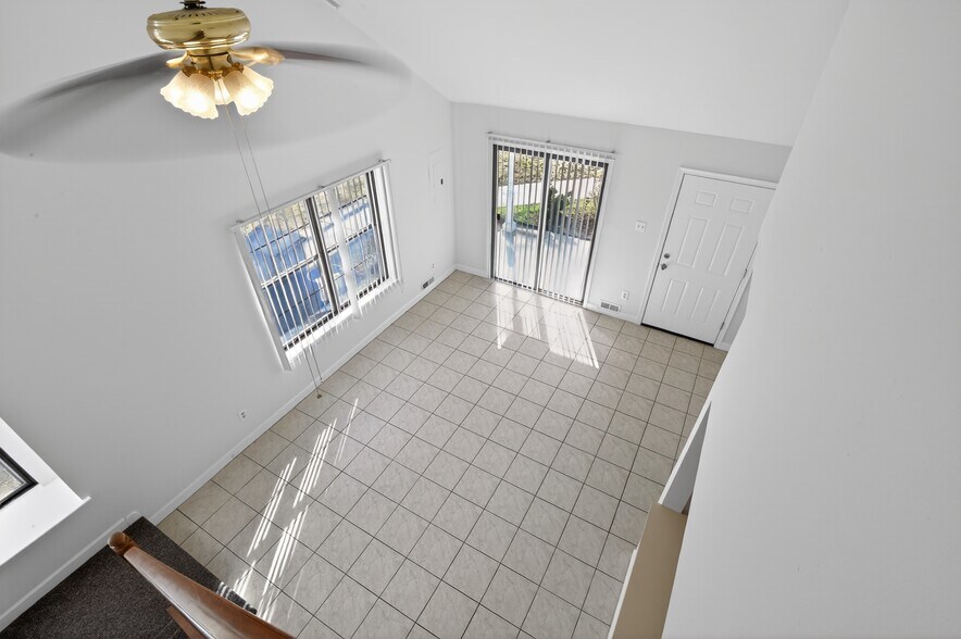 Building Photo - 2701 Canyon Ct