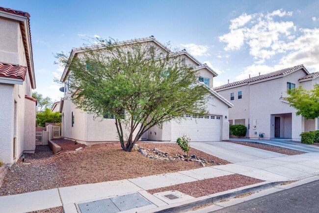 Building Photo - Spacious 3-Bedroom Home Featuring Downstai...