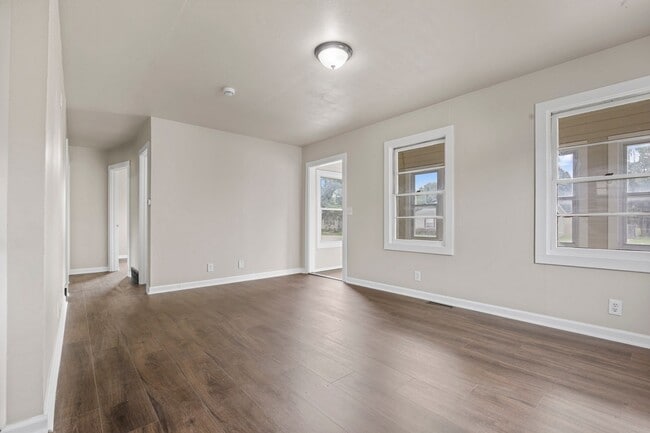 Building Photo - 3 Bedroom 1 Bath Home for Rent in Perry