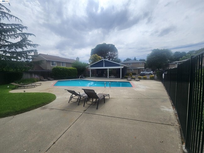 Building Photo - 7596 Silvertree Ln