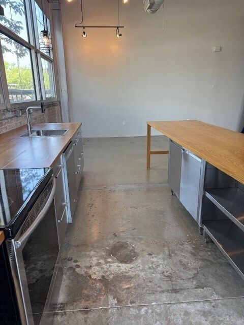 Building Photo - 1312 Live Oak St