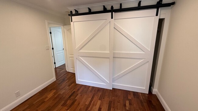Building Photo - EPIC REA: Charming 2Bed/1Bath Condo w/ Parking