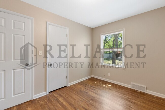 Building Photo - 1122 S Quentin St