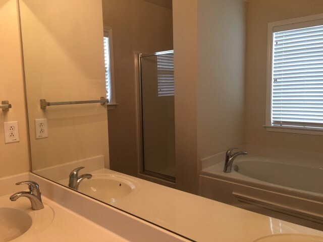Building Photo - 4010 Farmville Ct
