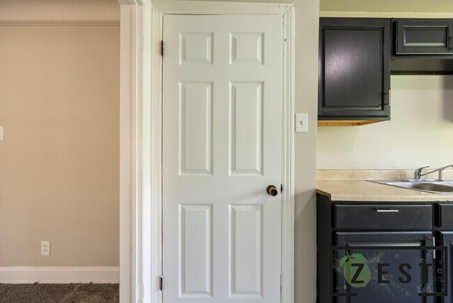 Building Photo - BEAUTIFUL 3 BD 1.5 BATH HOME!