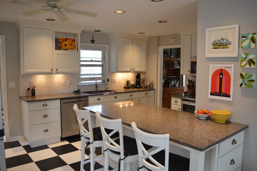 Building Photo - 7002 Hubbard Ave