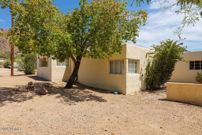Building Photo - 5702 E Camelback Rd
