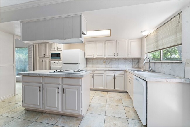 Building Photo - 9134 Gustine Ln