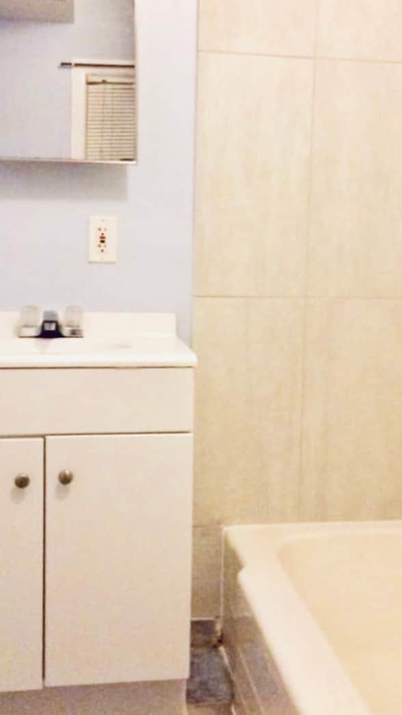 Full Bathroom - 219 Elm St