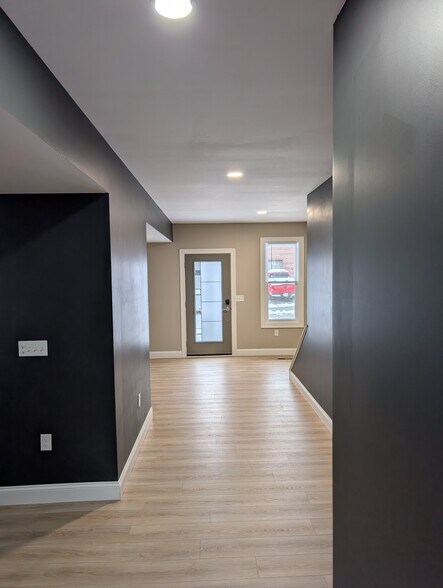 Entryway - 319 Howard St