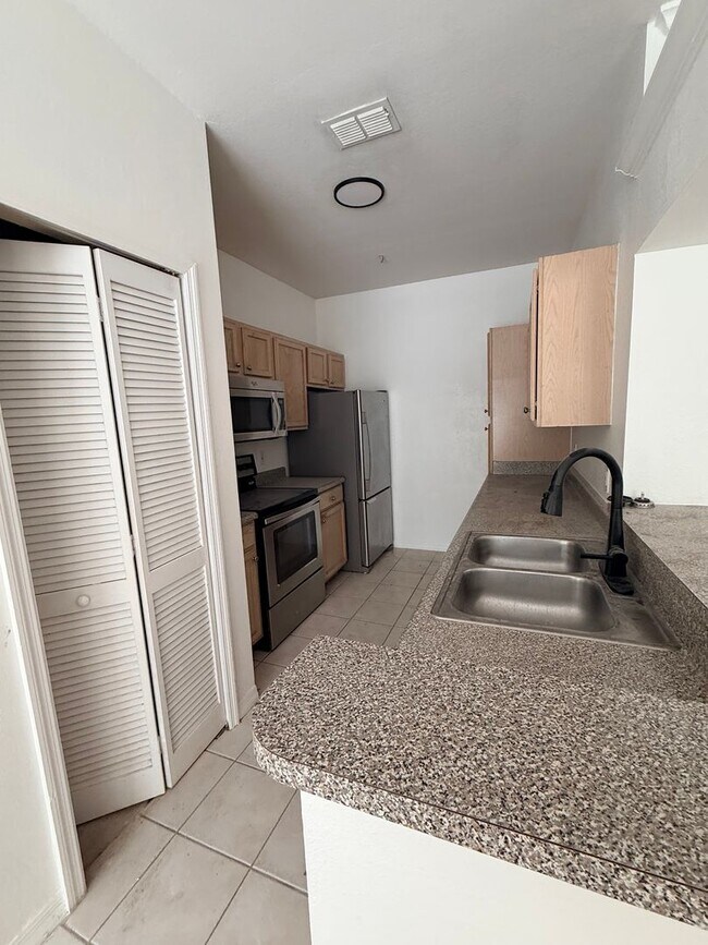 Building Photo - 7800 Point Meadows Dr
