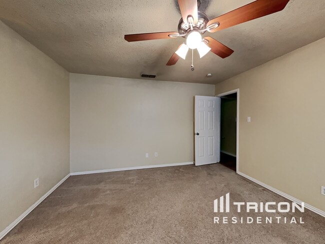 Building Photo - 6625 Fair Oaks Dr