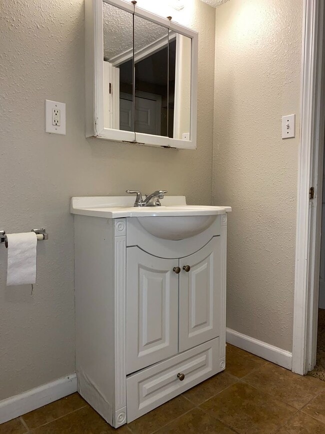 Building Photo - 2011 Tecumseh Rd