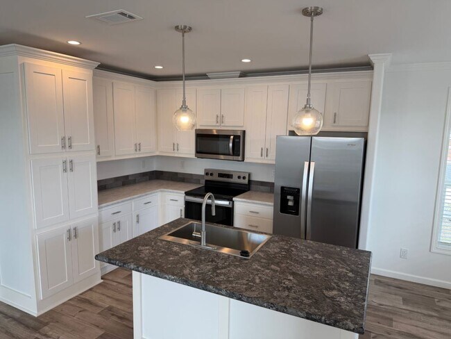 Building Photo - 310 8th St