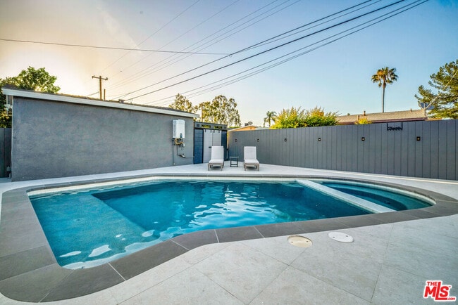 Building Photo - 12827 Sylvan St