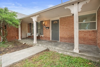 Building Photo - 4719 S Lakewood Ave