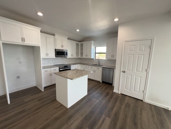 Building Photo - 695 Rd 5707