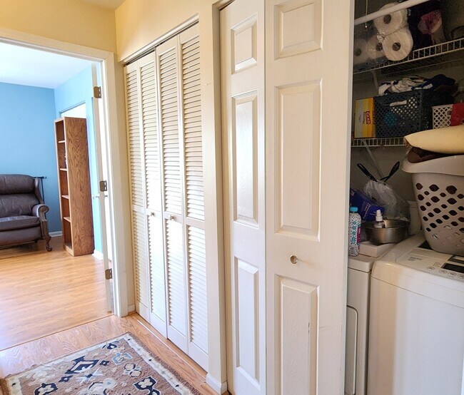 Building Photo - 301 Wedgewood Cir