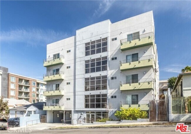 Building Photo - 1042 S Kingsley Dr