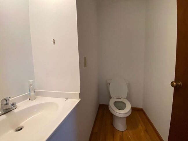 Building Photo - $2,700 | 4 Bedroom, 3.5 Bathroom Home | Pe...